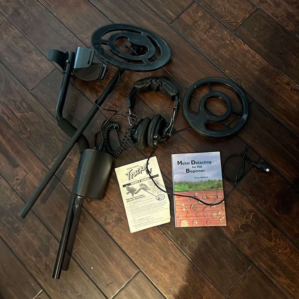 METAL DETECTOR AND GUIDE